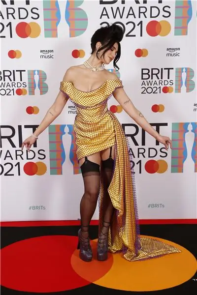 дуа липа британские награды вивьен вествуд