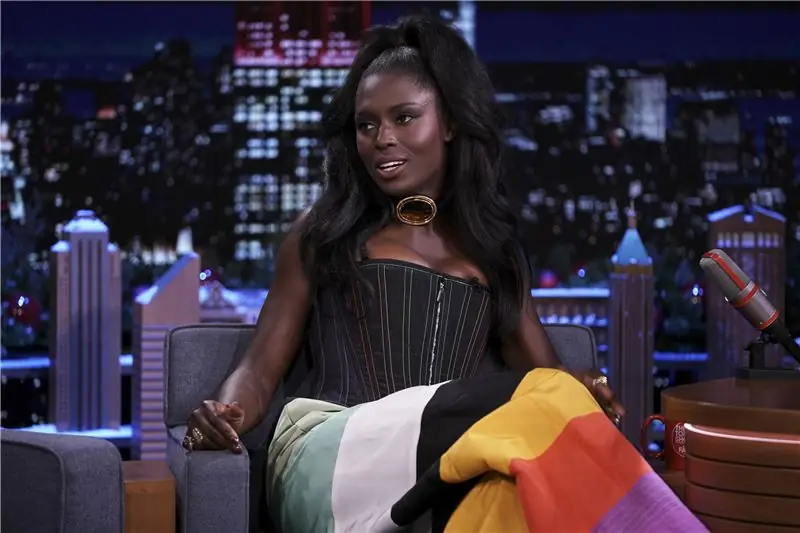 Deep Breath – корсет возвращается, и все благодаря Джоди Тернер-Смит, Адель и Лиззо