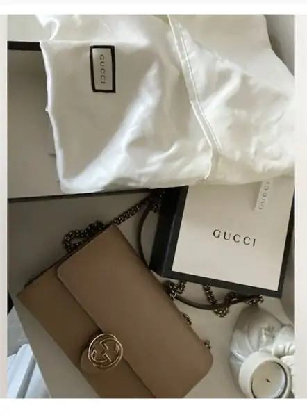 Кошелек через плечо GUCCI Interlocking GG на цепочке, 628 фунтов стерлингов