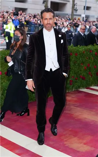 Райан Рейнольдс в бархате на Met Gala 2022 Райан Рейнольдс в бархате на Met Gala 2022