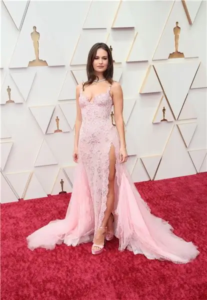 Лили Джеймс в Atelier Versace