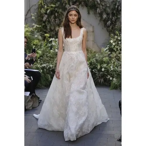 Monique Lhuillier, платье Bella, 84 фунта стерлингов Monique Lhuillier, платье Bella, 84 фунта стерлингов