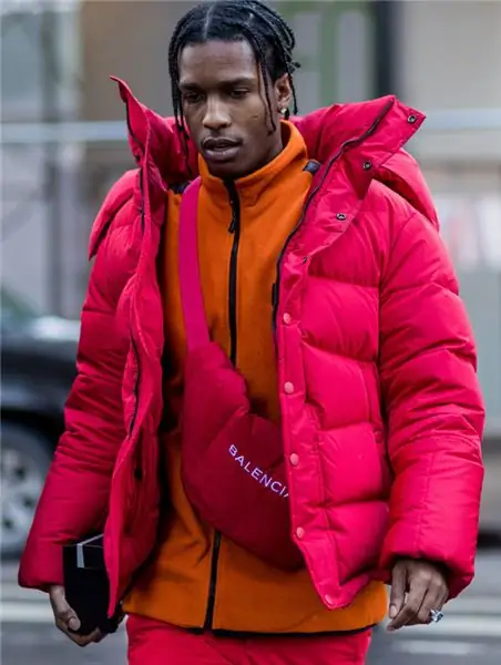 A Rocky с поясной сумкой A Rocky с поясной сумкой