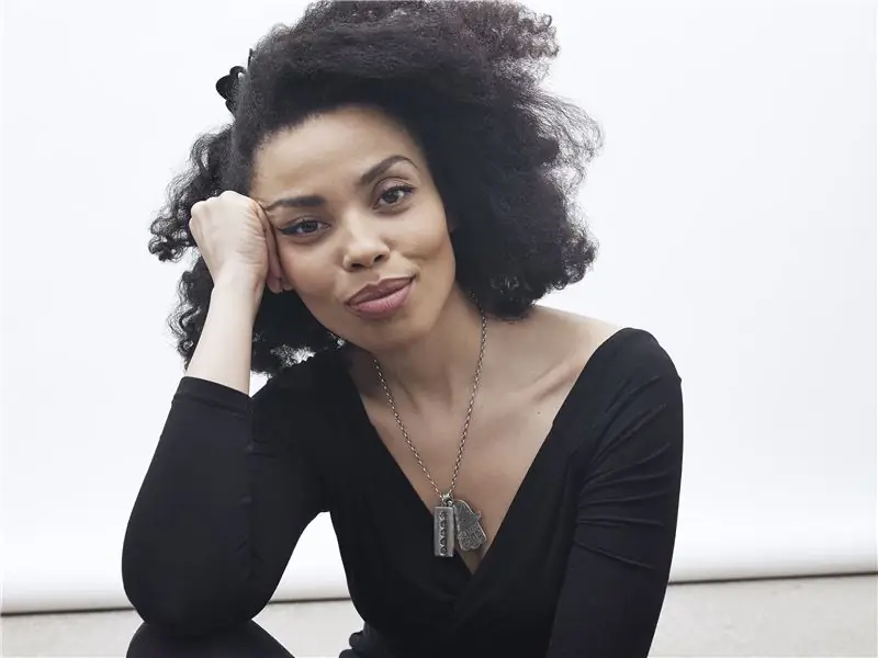 От голубого плюща до косичек Ким Кардашьян, вот почему черные волосы никогда не будут «просто волосами»