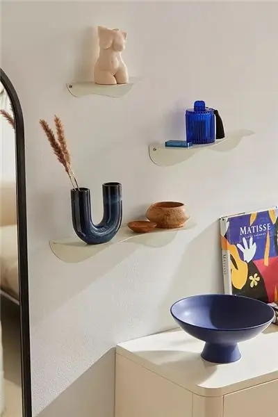 Urban Outfitters, средняя настенная полка Maeve, 25 фунтов стерлингов Urban Outfitters, средняя настенная полка Maeve, 25 фунтов стерлингов