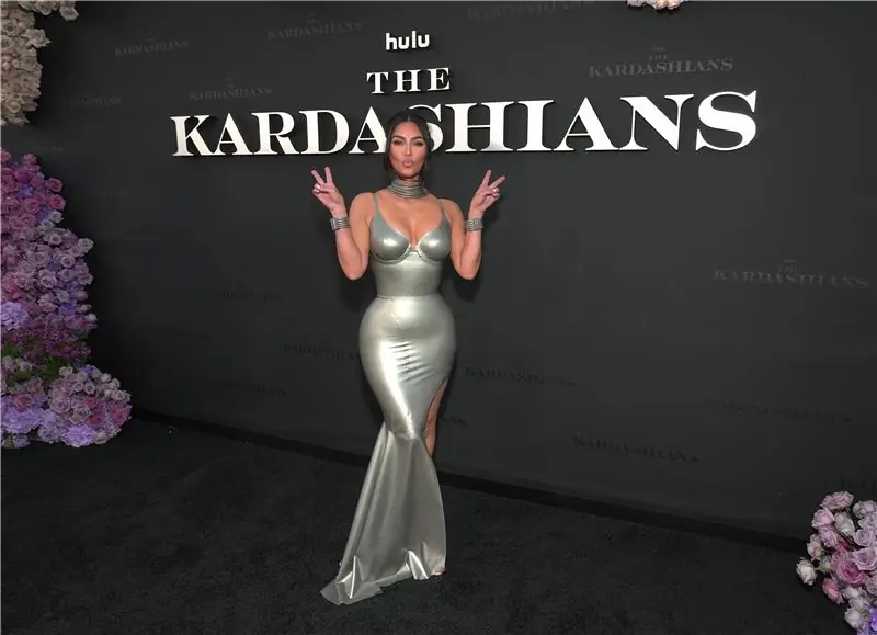 Ким Кардашьян призналась, что фотошопила своих племянниц в Instagram
