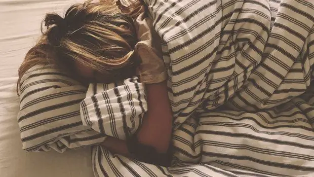 6 простых способов утеплить вашу дерьмовую, сквозняковую спальню этой зимой