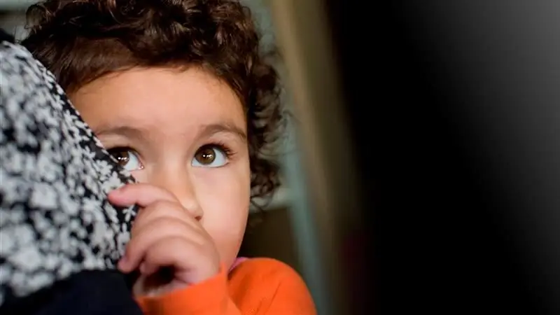 5 способов помочь вашему застенчивому ребенку развиваться