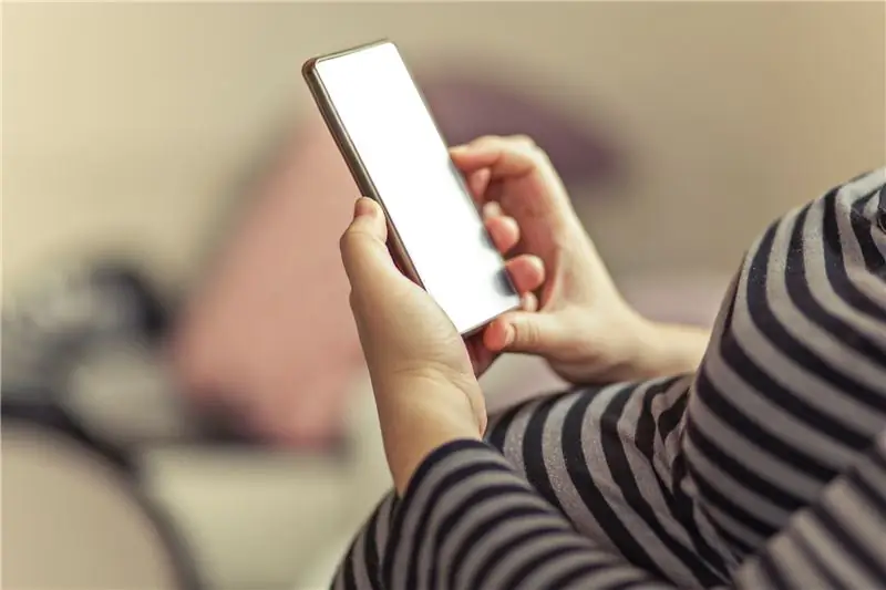 Беременные женщины теперь могут получить проверенную информацию о вакцине от Covid через WhatsApp