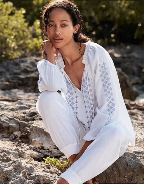 The White Company, блузка в стиле бохо из органического хлопка с контрастной вышивкой, 98 фунтов стерлингов The White Company, блузка в стиле бохо из органического хлопка с контрастной вышивкой, 98 фунтов стерлингов