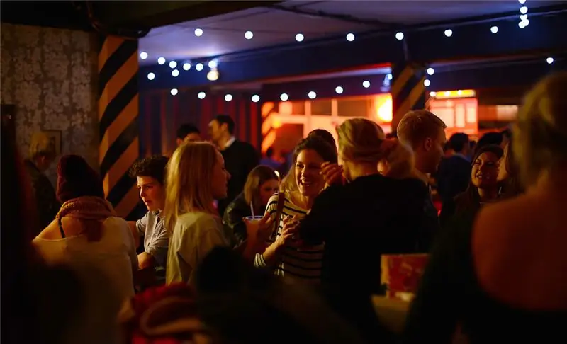 Куда пойти и найти что-то другое: Hawker House