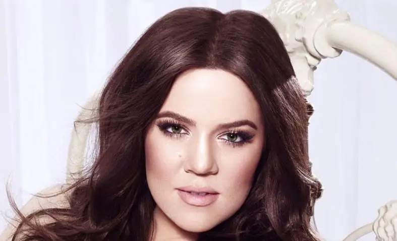 Эксклюзив: Хлоя Кардашьян показывает нам, что внутри ее косметички