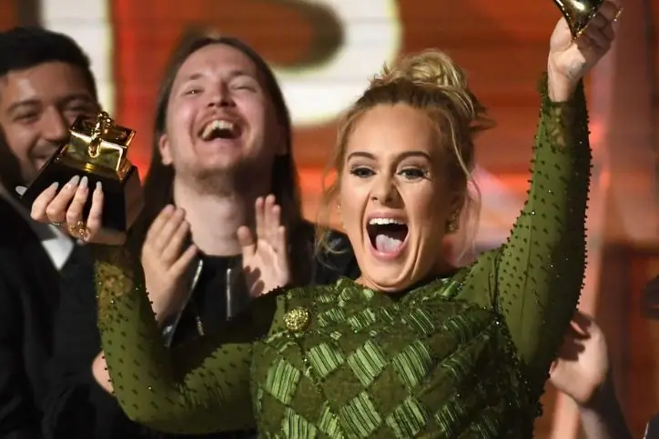 Интернет одержим мемами Адель, вот наши любимые