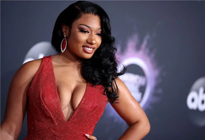 Megan Thee Stallion была застрелена – так почему же взрослые мужчины сексуализируют ее?
