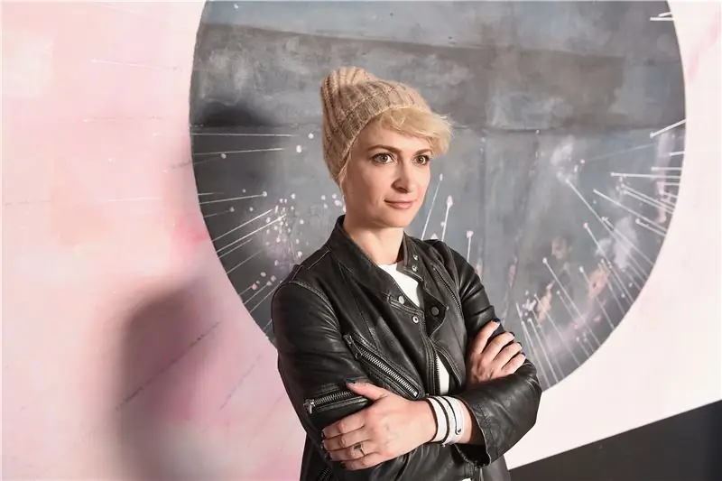 Кинематографист Халина Хатчинс умерла после того, как Алека Болдуина случайно застрелил на съемочной площадке