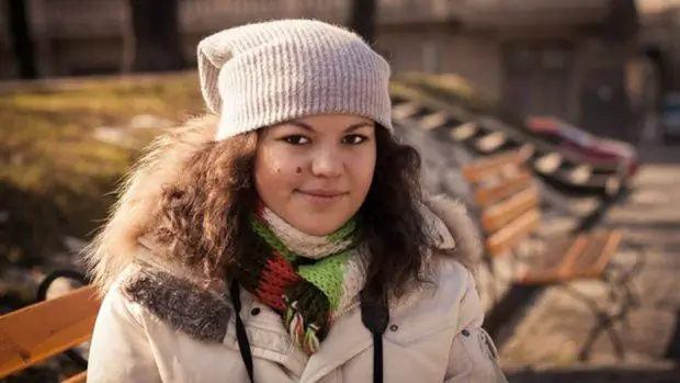 «Я жива» написала в Твиттере, что украинке выстрелили в шею во время протестов в Киеве