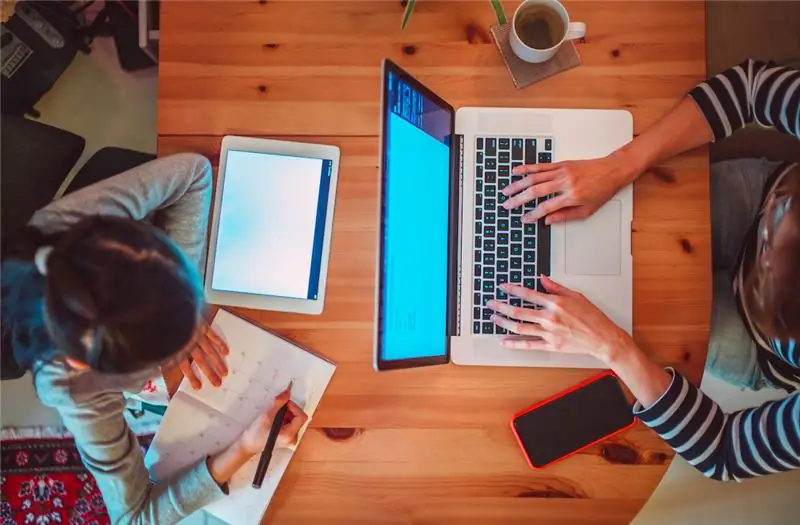 Вопросы родителей о домашнем обучении показывают, насколько правительство отказалось от семей, находящихся в изоляции