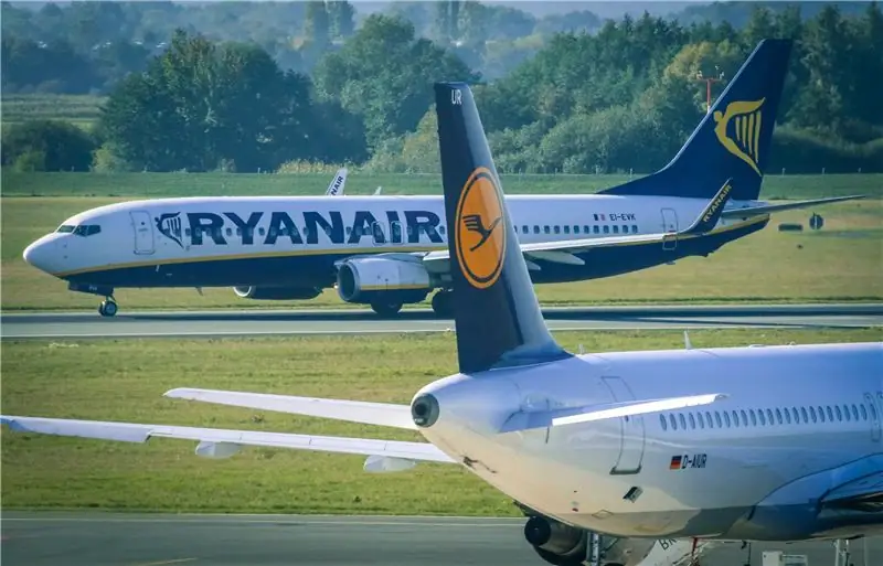 Все делятся этим видео расистской тирады на рейсе Ryanair