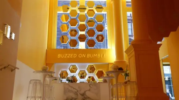 Bumble только что открыл свой собственный бар для знакомств