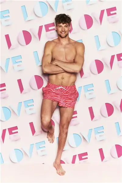 Хьюго Хаммонд из Love Island: «Я не хочу, чтобы моя инвалидность определяла меня, но я знаю, какую платформу она может принести»
