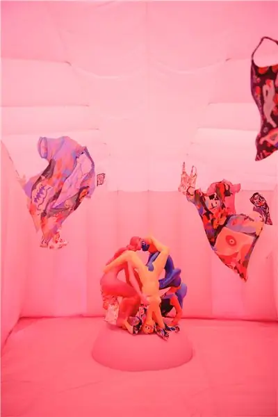 Общий вид атмосферы коктейльной вечеринки Desigual X Miranda Makaroff в рамках Art Basel Miami Beach 2019