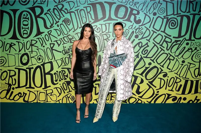 Больше не незаметная художественная выставка, Art Basel Miami теперь является одним из самых популярных событий моды