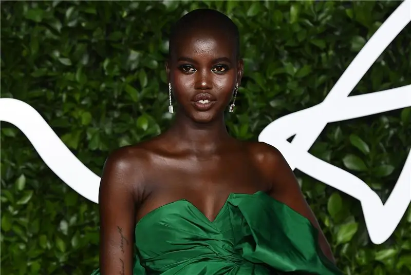 Адут Акеч только что выиграла награду «Модель года», получив овации