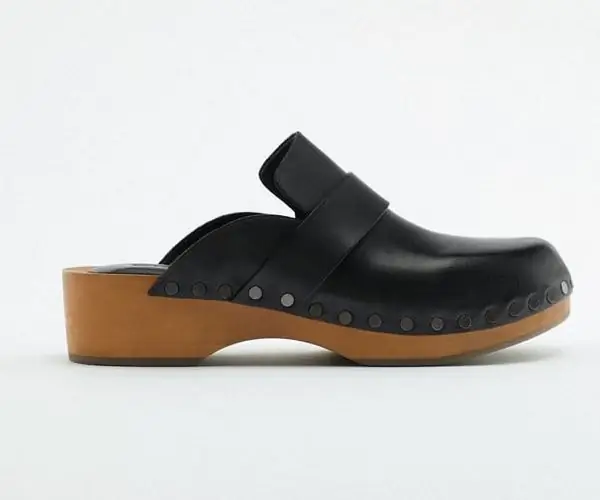 Zara, кожаные сабо с шипами, 59,99 фунтов стерлингов Zara, кожаные сабо с шипами, 59,99 фунтов стерлингов