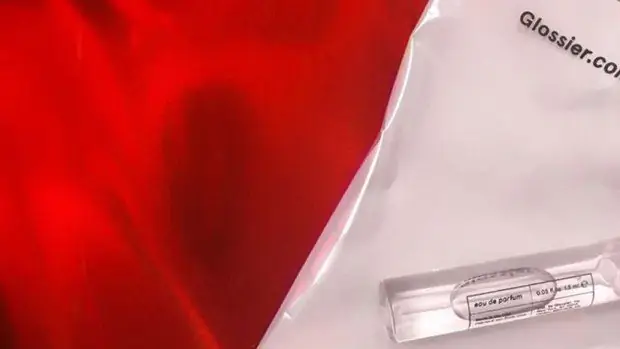 Glossier выпускают парфюм