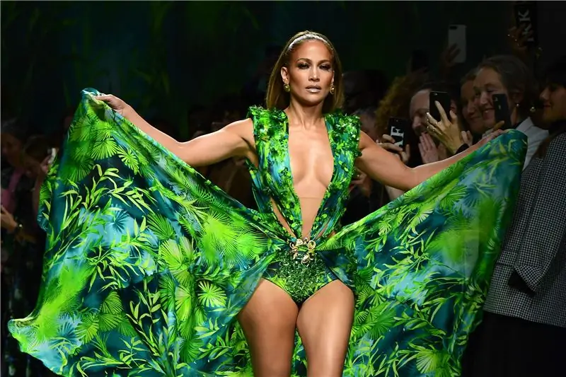 Джей-Ло ошеломляет в новой кампании Guess в преддверии выступления на Суперкубке