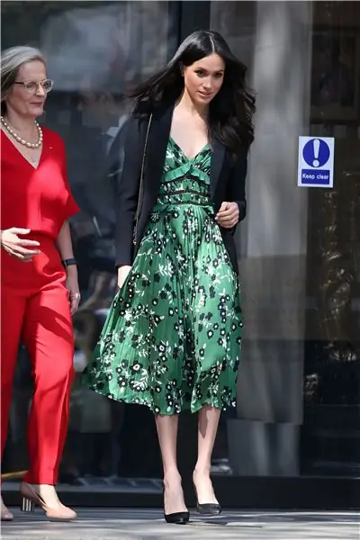 Когда платье - это гораздо больше, чем просто платье: история создания автопортрета