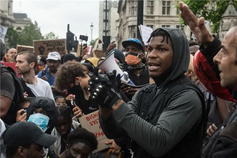 Джон Бойега прославлен как герой после эмоциональной речи Black Lives Matter