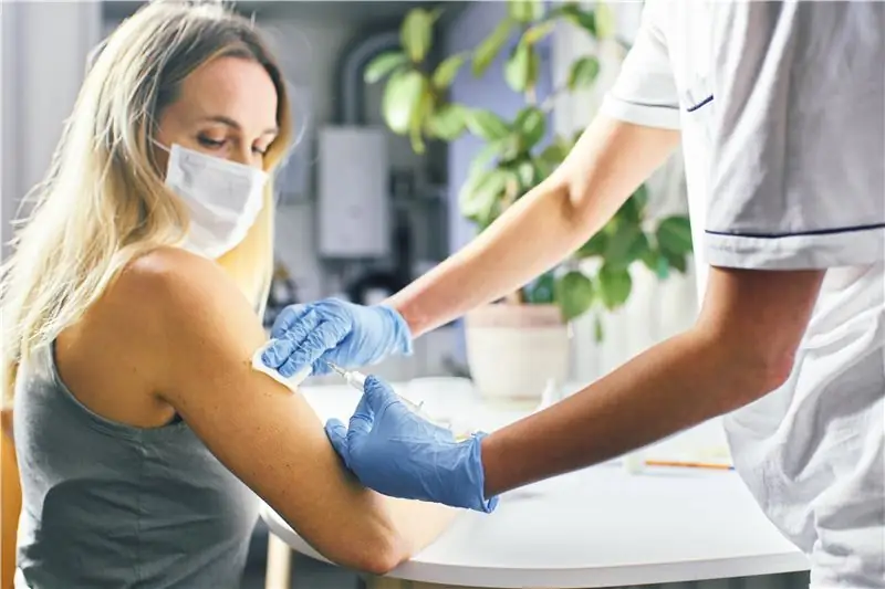 Может ли мой начальник заставить меня сделать прививку? Юрист по трудоустройству отвечает на ваши вопросы