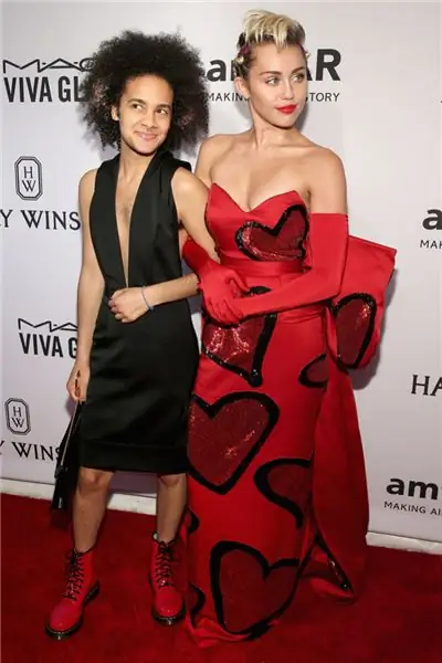 Майли Сайрус идет на «агендерное» свидание на гала-концерт AmFar