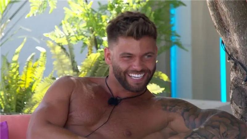 Нам нужно обсудить видео о сосании пальцев ног, которое Джейк Корниш из Love Island тайно записал