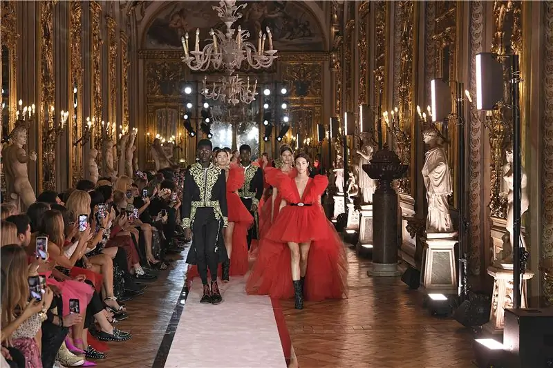 Покупатели в ярости после сбоя веб-сайта H&M при запуске коллекции Giambattista Valli