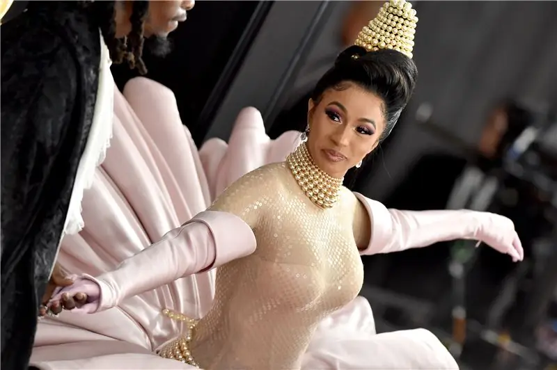 Cardi B пытается зарегистрировать торговую марку «Okurrr», вот почему Хлои Кардашьян, вероятно, не обрадуется этому