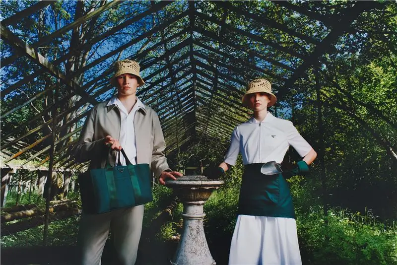 Модели в одежде от Selfridges Garden Center