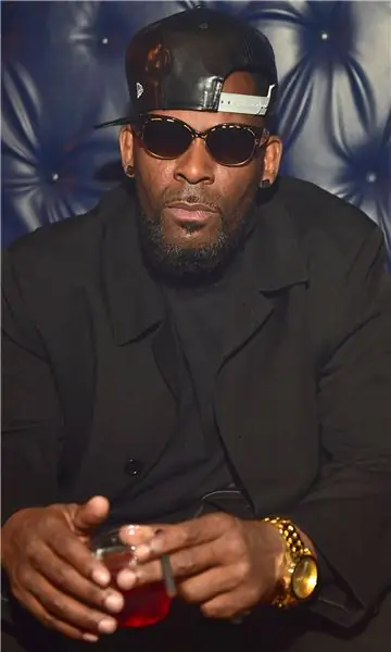 R Kelly уволена звукозаписывающей компанией Sony Music из-за обвинений в сексуальном насилии