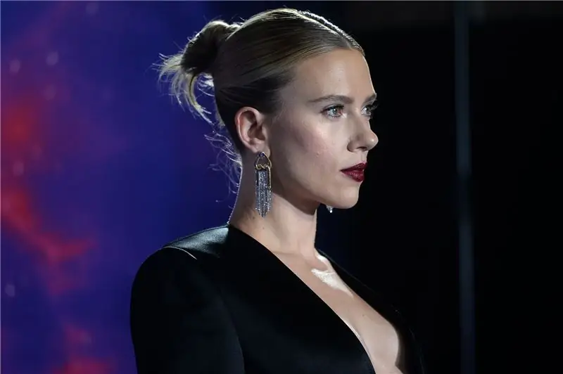 Нет, Скарлетт Йоханссон не «жадничает», подавая в суд на Disney