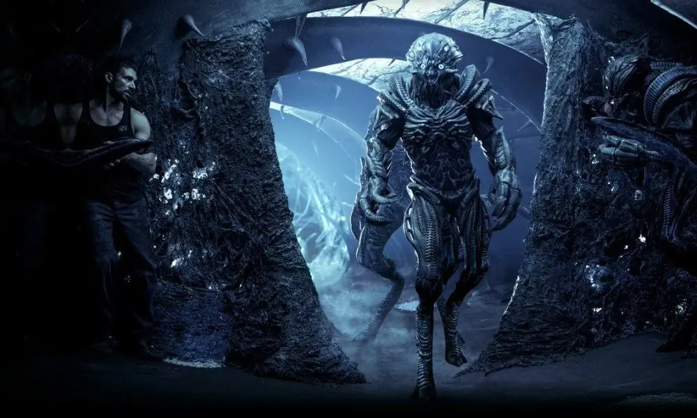 Инопланетянин охотится на ребенка в странном клипе 'Beyond Skyline