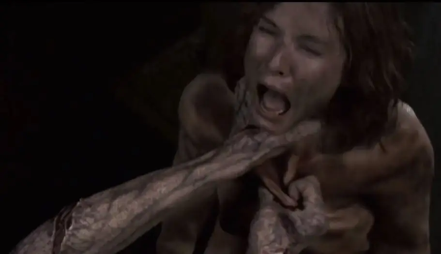 [Убийство недели] Пирамидоголовый снимает кожу с женщины в «Silent Hill»