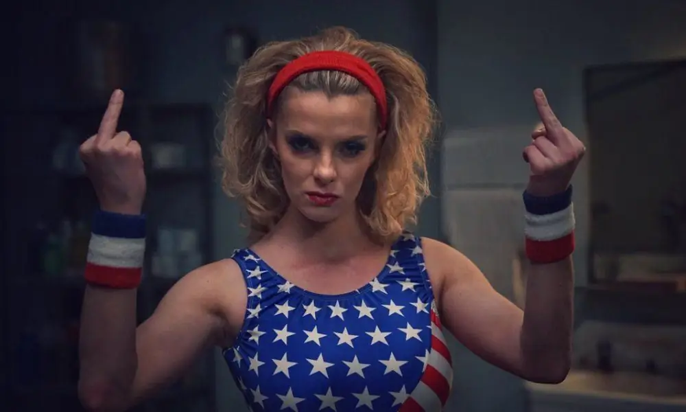 Звезда «GLOW» Бетти Гилпин, Уильям Сэдлер и другие присоединились к перезапуску «Проклятия»