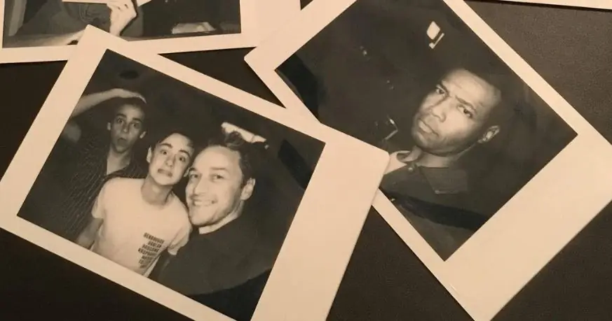 Джеймс МакЭвой поделился несколькими фотографиями со съемок фильма «Оно: Глава 2»