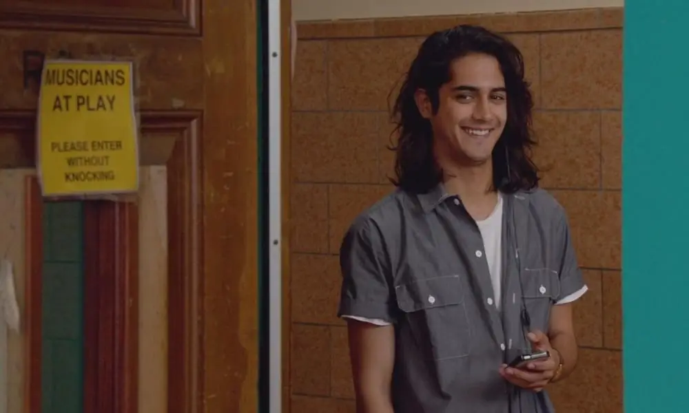 Эван Джогиа сыграет «Воплощение плохого парня-музыканта» в «Зомбилэнде 2»