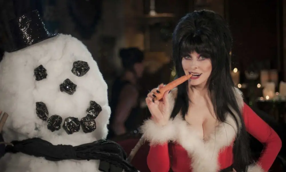 Помните, как Эльвира убила Санту в «Очень страшном Эльвире X»