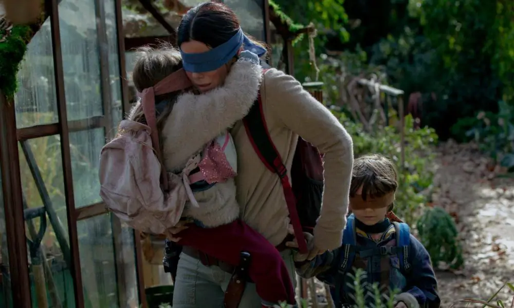 Удаленная сцена из «Птичьего ящика» на самом деле показывала существо; «Зеленый человек с ужасным детским лицом»