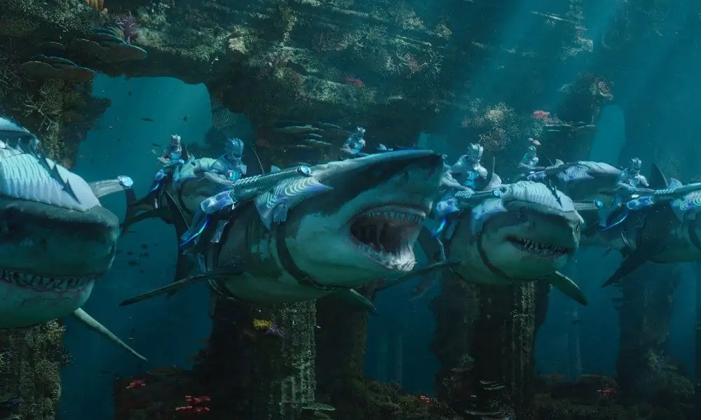 Джеймс Ван рассказал о кровавой, сумасшедшей сцене с акулой, которую он считал слишком странной для «Аквамена»