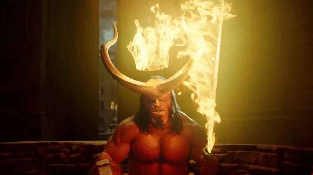 «Хеллбой» отрубает головы и купается в крови, говорит Дэвид Харбор