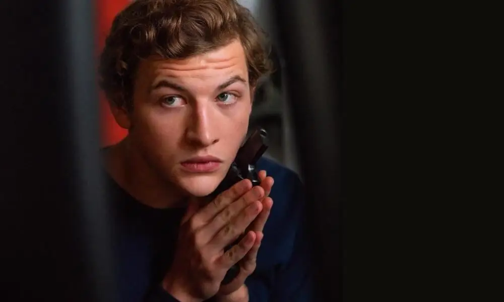 Первый взгляд на звезду «Первого игрока приготовиться» Тай Шеридан в роли «Ночного клерка»